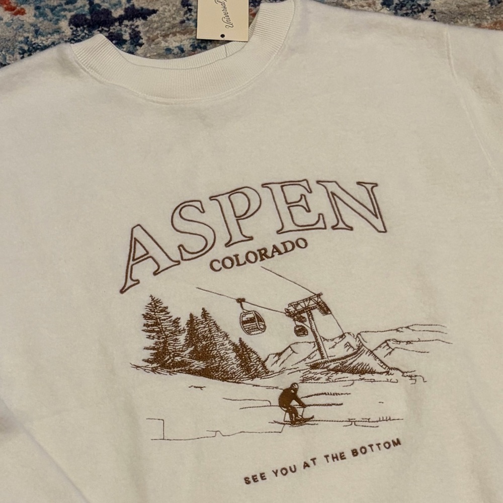 NWT Universal Thread Aspen Colorado Sweatshirt Medium Alpine Skier Apres Ski New - Picture 13 of 15